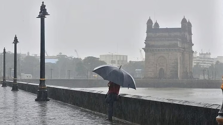 मुंबईत मुसळधार पाऊस; तलाव ६०% भरले, हवामान खात्याचा अलर्ट